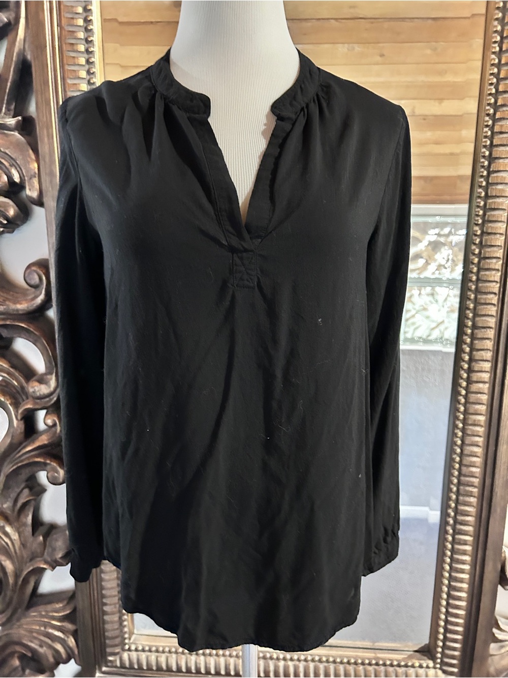 Velvet by Graham & Spencer Black Long-Sleeve V-Neck Tunic